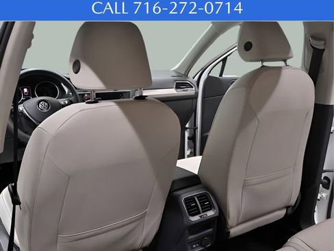 Used 2021 Volkswagen Tiguan SE image 13