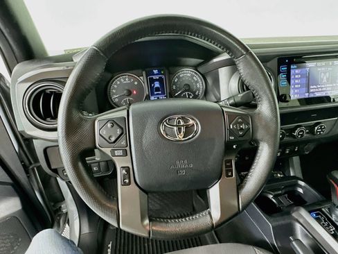 Used 2019 Toyota Tacoma TRD Off-Road w/ Technology Package AWD/4WD image 11