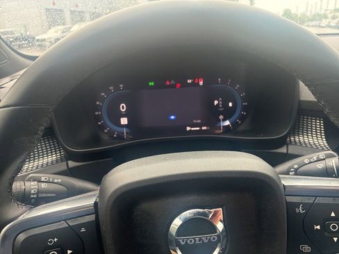 Used 2025 Volvo XC40 B5 Plus AWD/4WD image 13