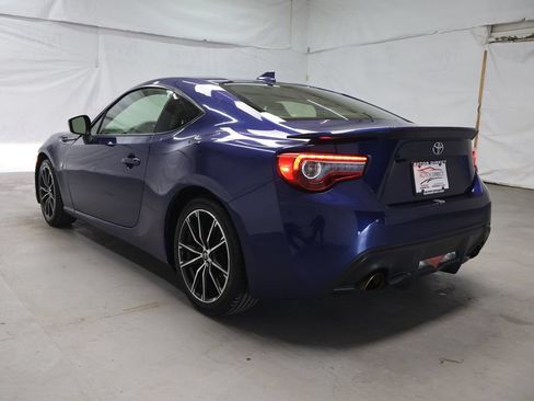 Used 2017 Toyota 86 RWD image 5