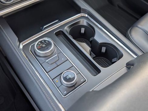 Used 2024 Ford Expedition XLT image 19