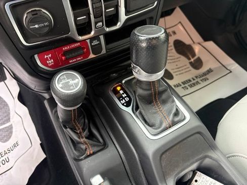 Used 2022 Jeep Gladiator Mojave w/ LED Lighting Group AWD/4WD image 22