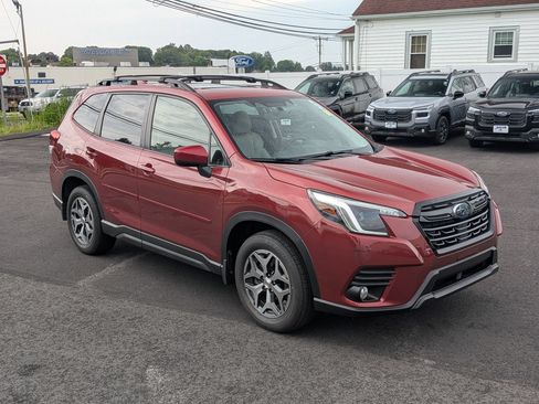 Used 2023 Subaru Forester Premium AWD/4WD image 3