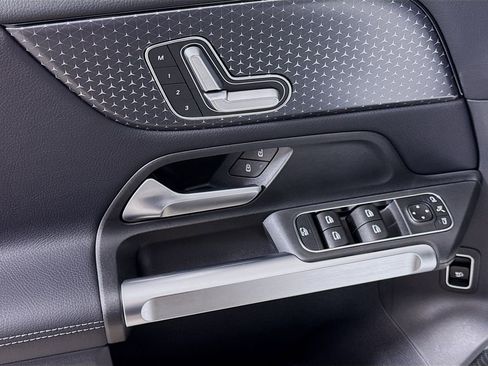 New 2026 Mercedes-Benz GLB 250 image 24