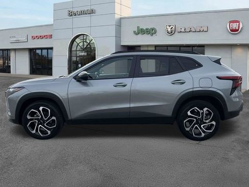 Used 2025 Chevrolet Trax RS FWD image 4