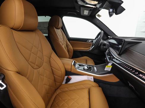 New 2026 BMW X5 xDrive50e w/ Executive Package image 31