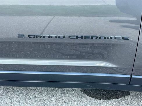 Used 2022 Jeep Grand Cherokee L Laredo AWD/4WD image 34
