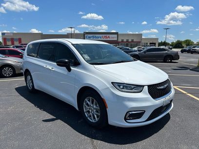 Used 2024 Chrysler Pacifica Touring-L