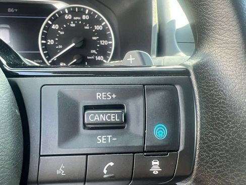 Used 2022 Nissan Rogue SV AWD/4WD image 17