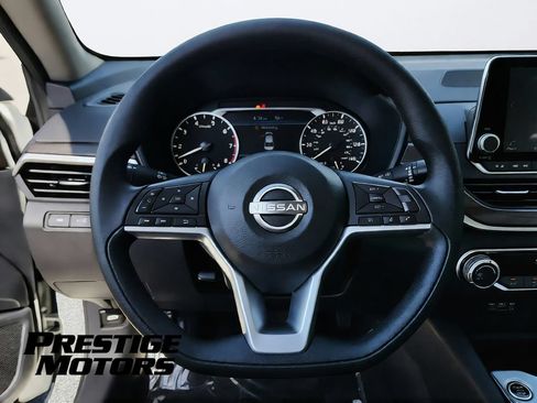Used 2025 Nissan Altima 2.5 SV FWD image 20