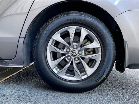 Used 2021 Toyota Sienna LE image 33