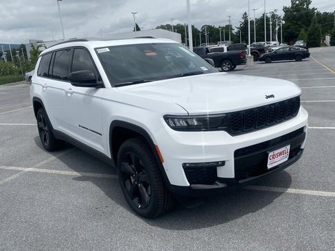 New 2025 Jeep Grand Cherokee L Limited w/ Luxury Tech Group II image 2