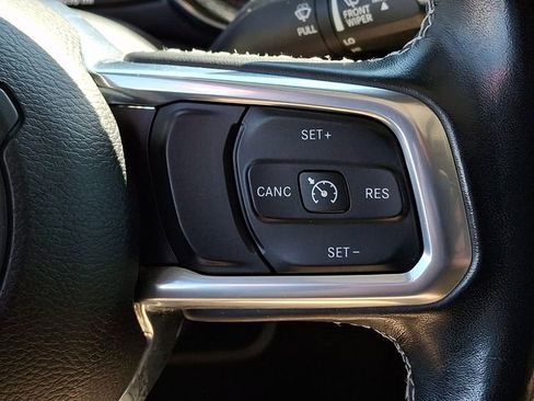 Certified 2022 Jeep Gladiator Overland w/ Popular Equipment Package AWD/4WD image 21