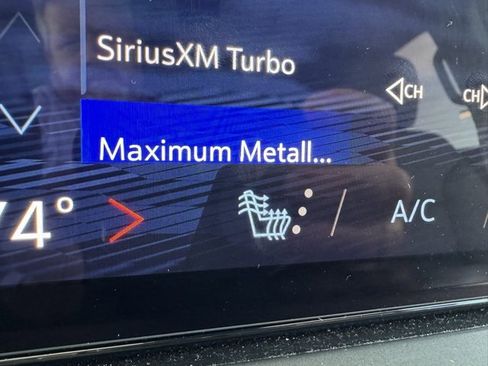 Used 2025 Chevrolet Traverse LT image 10