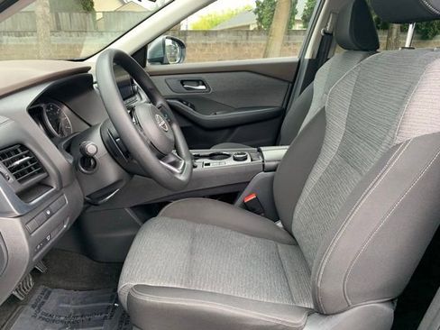 Used 2023 Nissan Rogue SV image 11