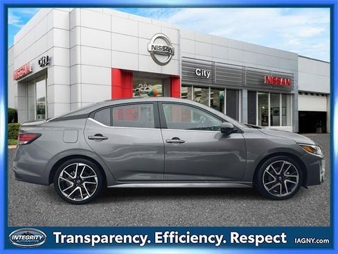 Certified 2024 Nissan Sentra SR w/ SR Premium Package image 5
