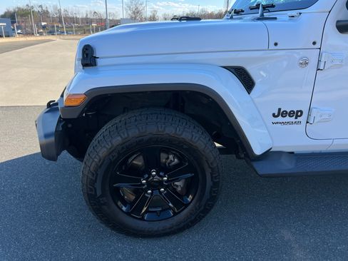Used 2020 Jeep Wrangler Unlimited Sahara AWD/4WD image 13