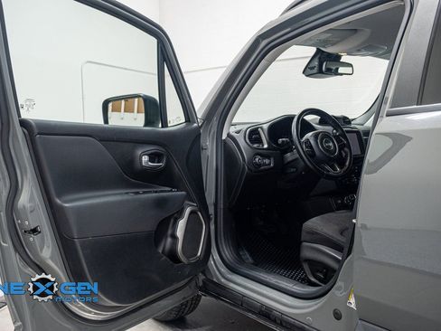 Used 2022 Jeep Renegade Latitude w/ Convenience Group AWD/4WD image 9