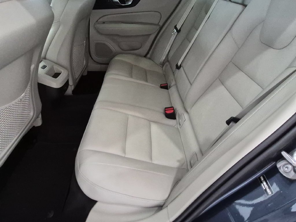 Used 2025 Volvo V60 B5 Cross Country Plus AWD/4WD image 25
