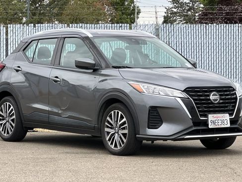Used 2021 Nissan Kicks SV FWD image 7