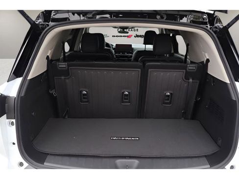 Used 2026 Nissan Pathfinder Platinum image 10