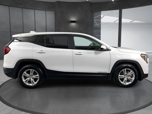 Used 2024 GMC Terrain SLE FWD image 4