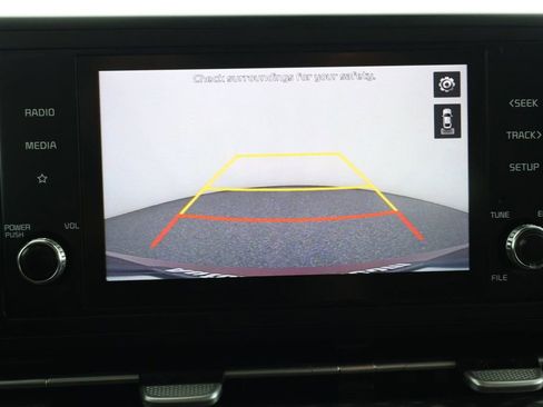 Used 2022 Kia Carnival LX image 19