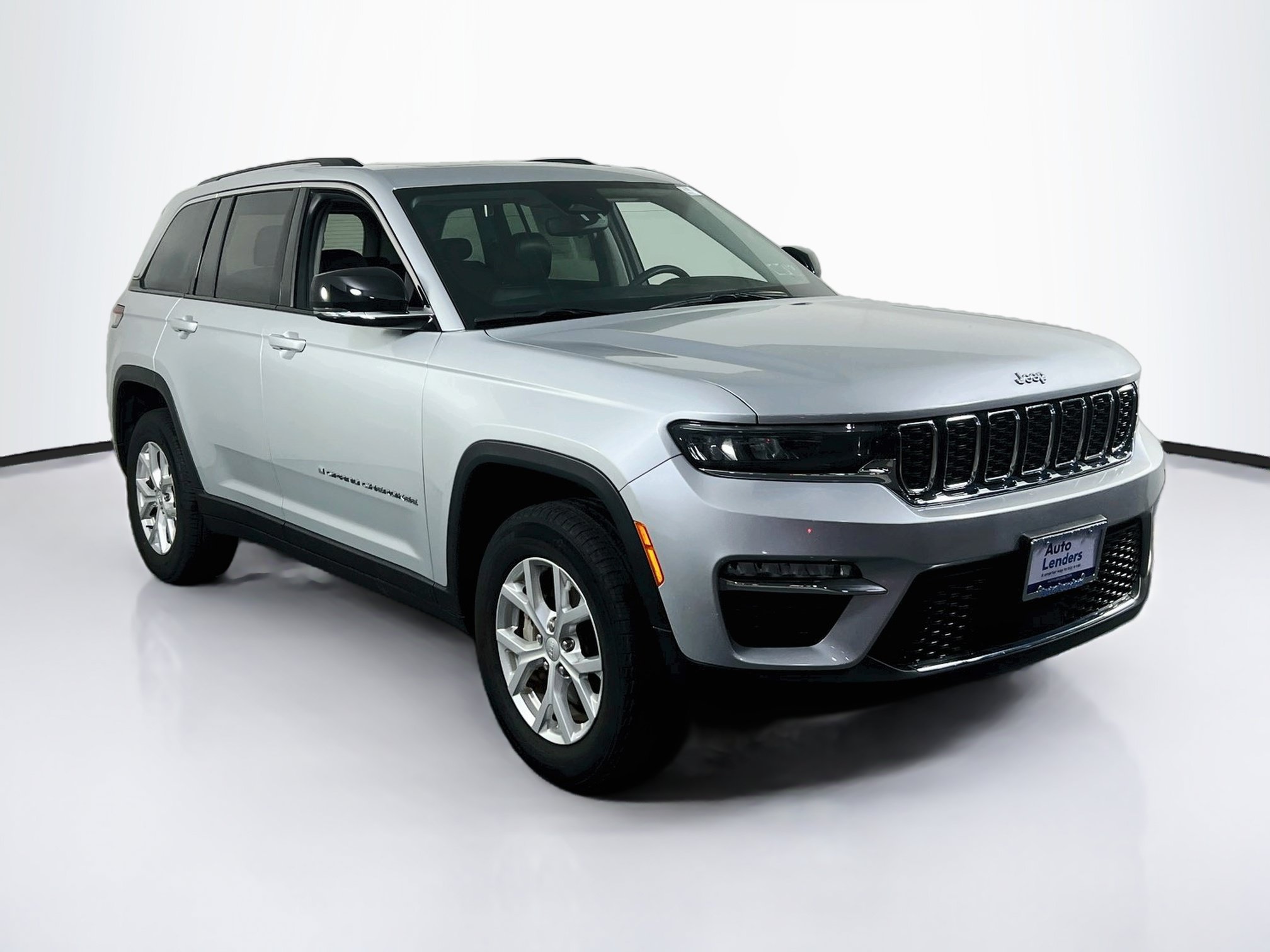 Used 2023 Jeep Grand Cherokee Limited AWD/4WD image 3
