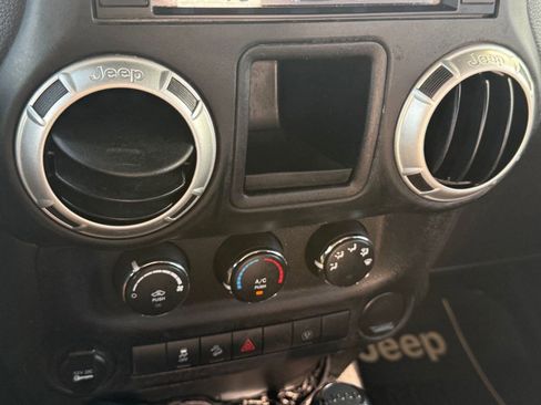 Used 2015 Jeep Wrangler Rubicon image 22