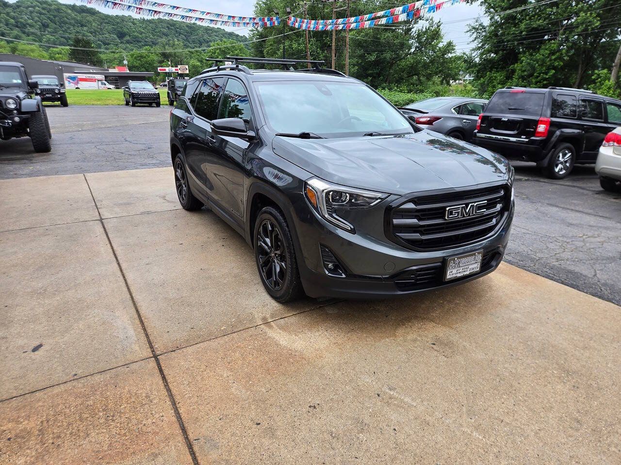 Used 2020 GMC Terrain SLT w/ Preferred Package AWD/4WD image 1