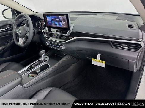 New 2026 Nissan Altima 2.5 SR FWD image 29