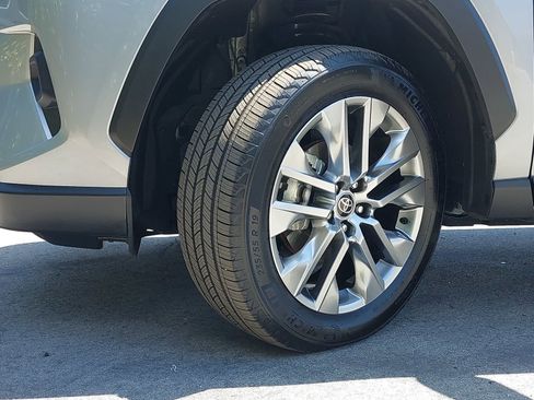 Used 2025 Toyota RAV4 XLE Premium FWD image 32