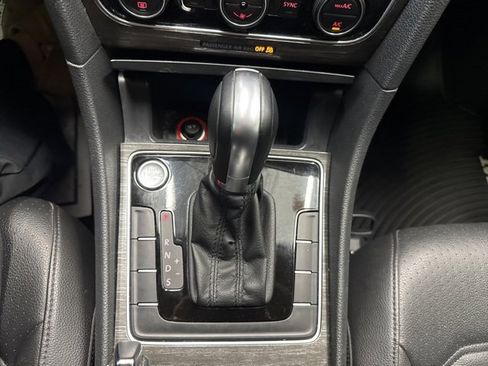 Used 2017 Volkswagen Passat 1.8T SE image 19