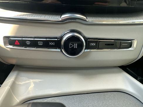 Used 2023 Volvo XC60 B5 Plus w/ Climate Package AWD/4WD image 21