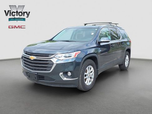 Used 2020 Chevrolet Traverse LT FWD image 3