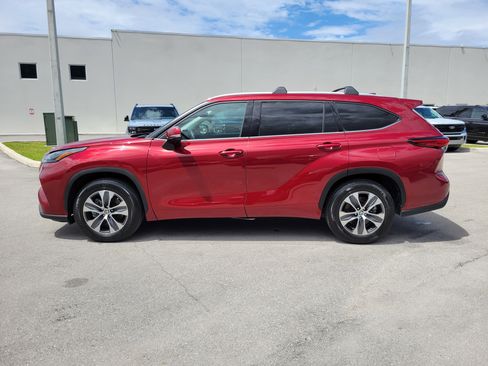 Used 2022 Toyota Highlander XLE FWD image 8