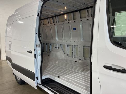 New 2025 Mercedes-Benz Sprinter 2500 image 13
