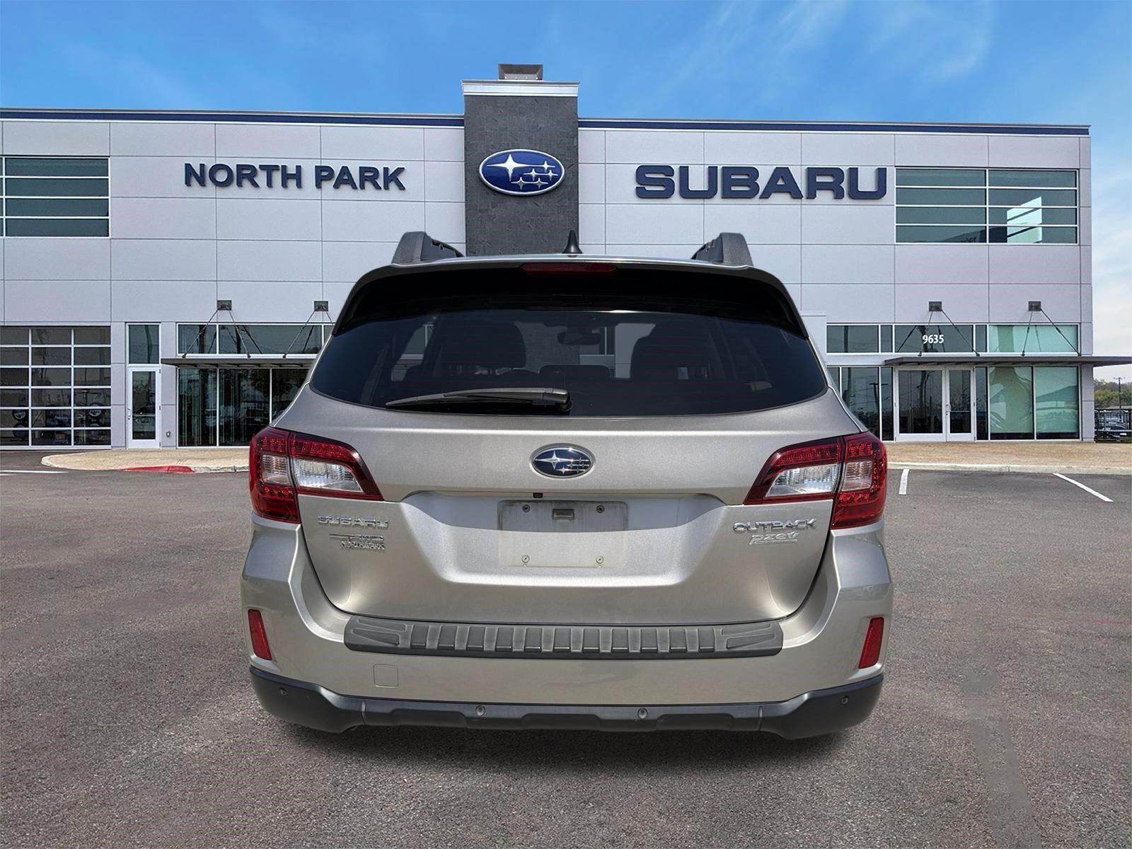 Used 2017 Subaru Outback 2.5i Limited AWD/4WD image 4
