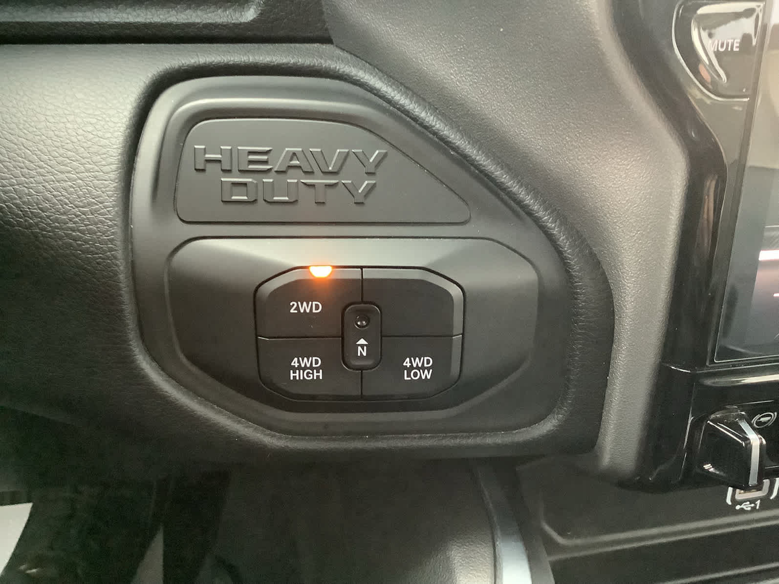 Used 2025 RAM 2500 Laramie AWD/4WD image 21