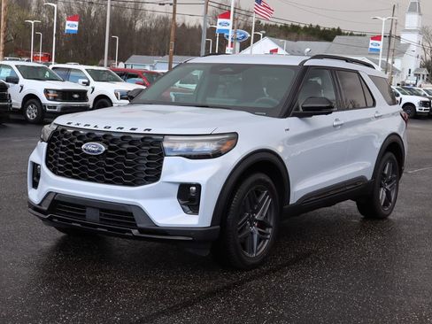 New 2026 Ford Explorer ST-Line w/ ST-Line Street Pack image 16