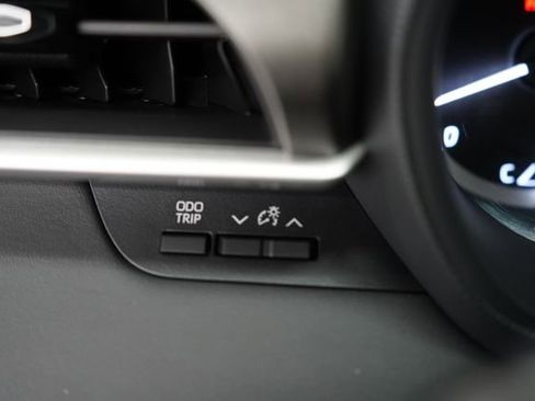 Used 2024 Toyota Highlander LE AWD/4WD image 22