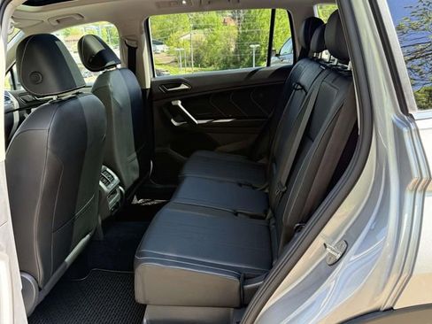 Used 2022 Volkswagen Tiguan SE w/ Panoramic Sunroof Package AWD/4WD image 11