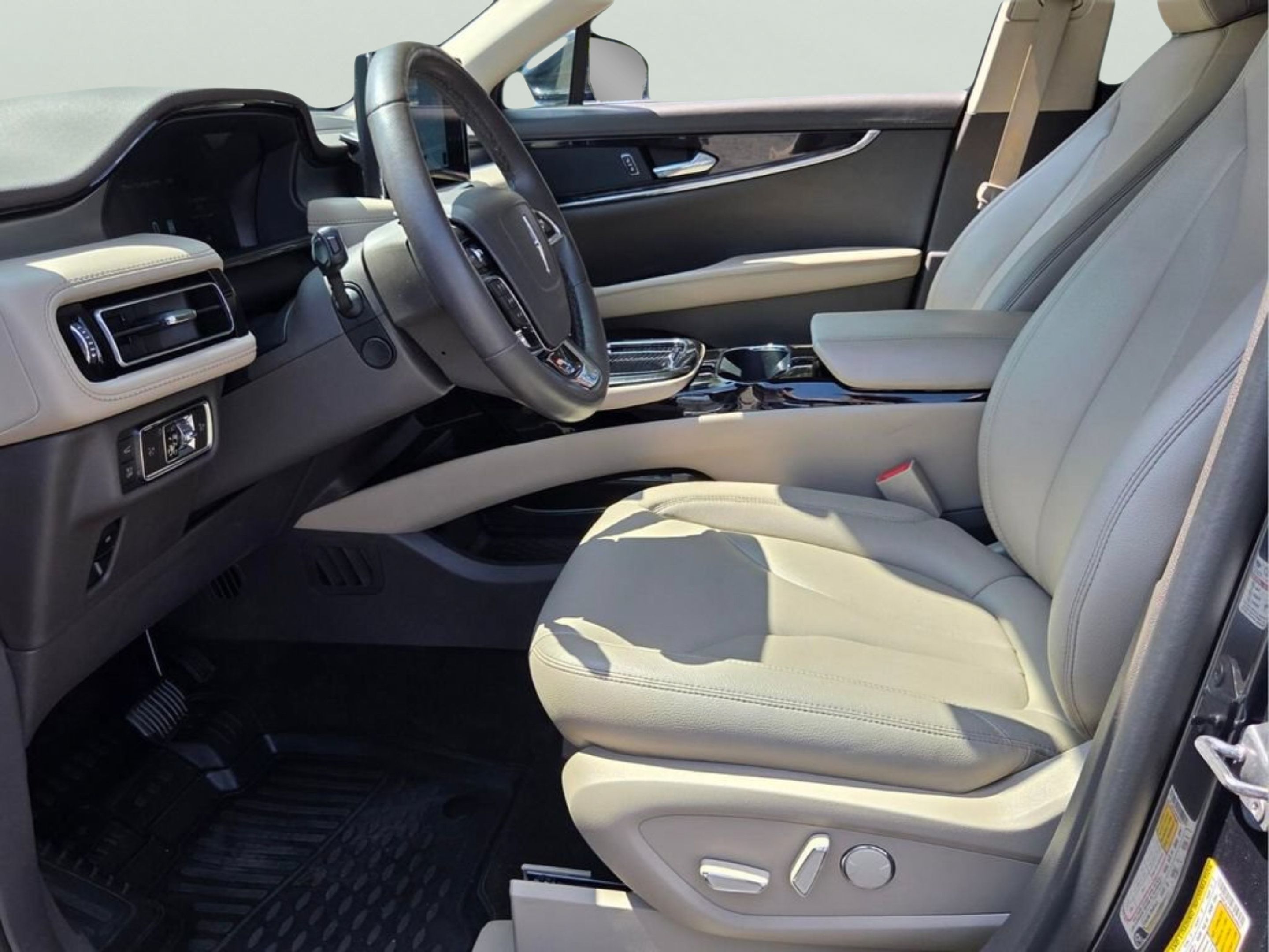Used 2023 Lincoln Nautilus AWD w/ Premium Package image 12