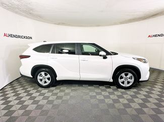 Used 2024 Toyota Highlander LE video 2