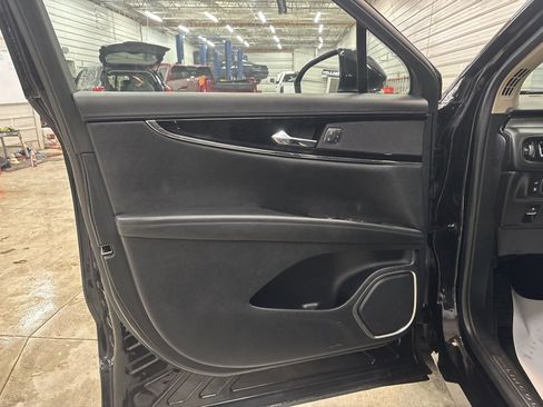 Used 2022 Lincoln Nautilus AWD image 11