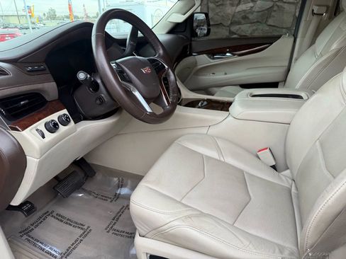 Used 2015 Cadillac Escalade Luxury image 11