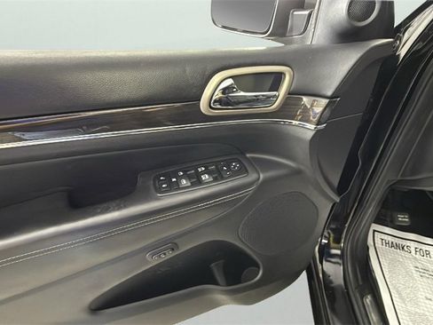 Used 2017 Jeep Grand Cherokee Overland image 23