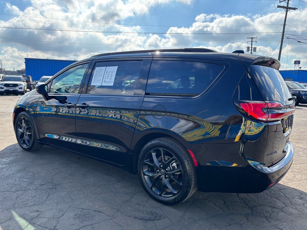 Used 2025 Chrysler Pacifica Limited FWD image 7