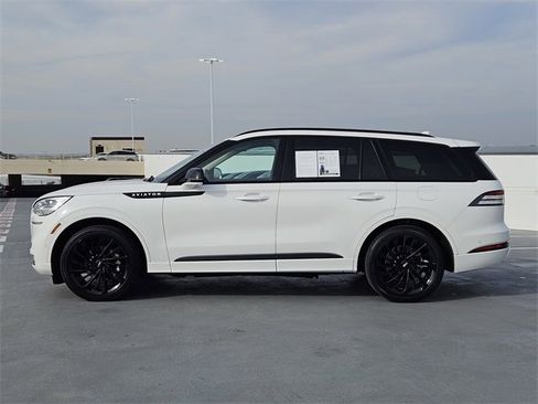 Certified 2023 Lincoln Aviator Reserve w/ Equipment Group 201A image 4