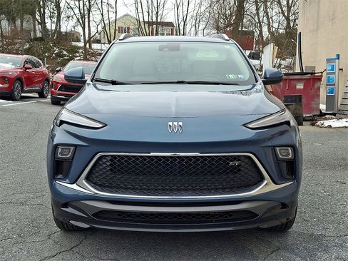 Used 2024 Buick Encore GX Sport Touring image 2